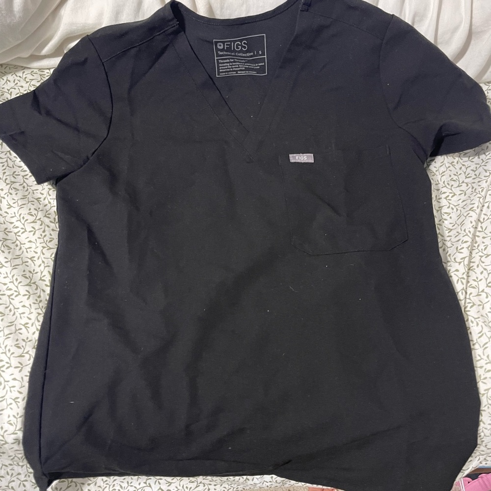 FIGS Women’s Black Caterina scrub top
